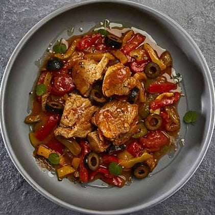 Sauté de Porc aux Olives et Piperade de Légumes