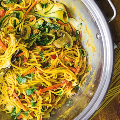 Spaghetti au cari, lait de coco et légumes