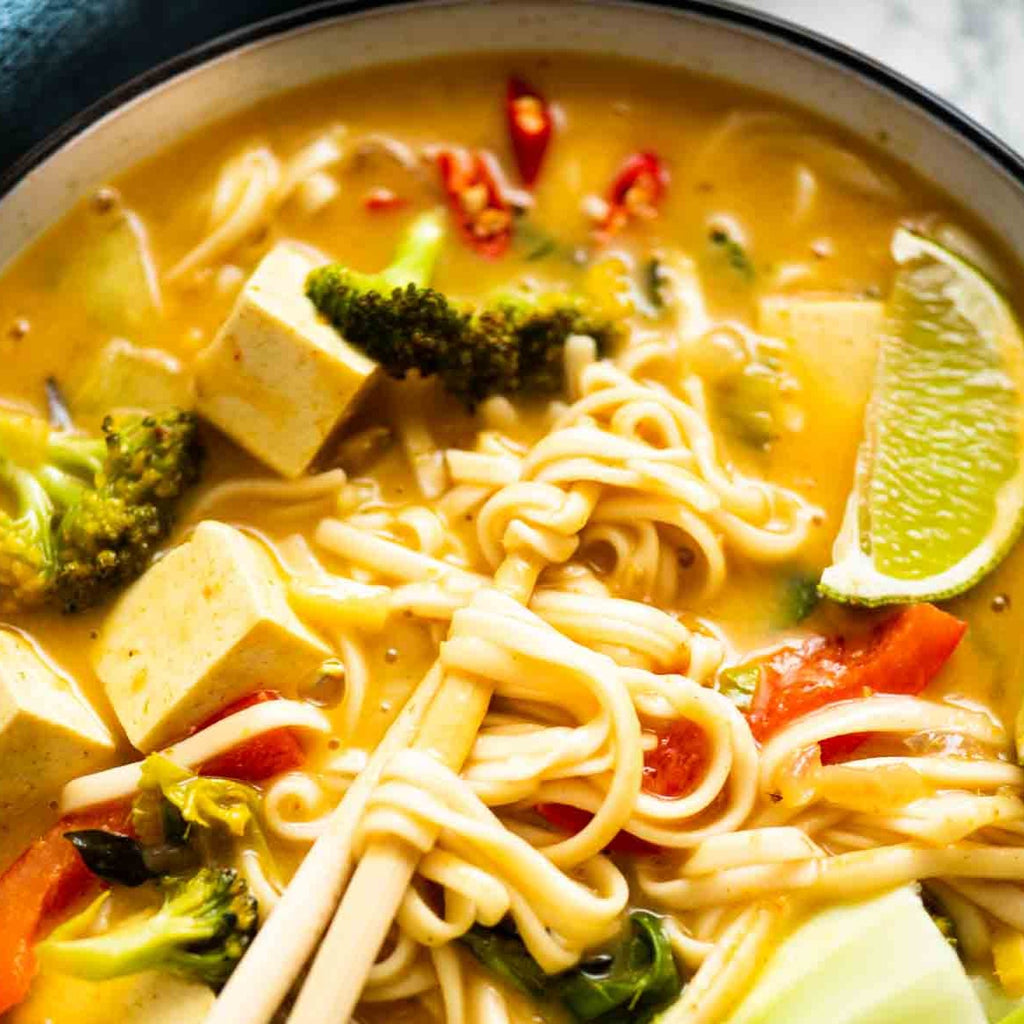 Soupe thaï au tofu, cari et lait de coco